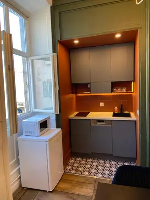 Cuisine ou kitchenette dans l'établissement La Suite Historique au Coeur d'Ussel