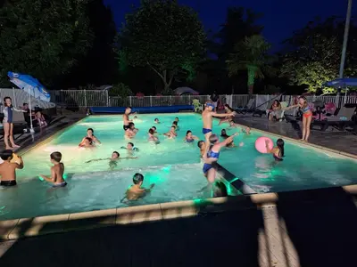 Clients de l'établissement Camping LePigeonnier à Miers près du gouffre de Padirac