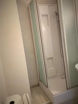 Salle de bains dans l'établissement Appartement double à Limoges