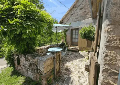 Jardin de l'établissement Les 3 Clefs de Ga Ya - Bien-être & Spa privatif