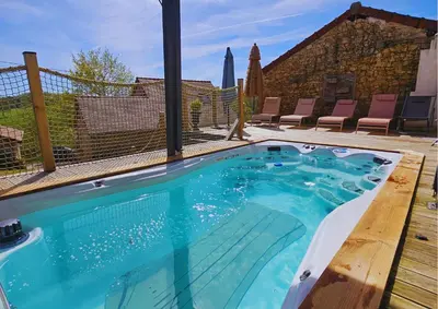 Piscine de l'établissement Les 3 Clefs de Ga Ya - Bien-être & Spa privatif ou située à proximité