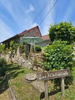 Jardin de l'établissement Les 3 Clefs de Ga Ya - Bien-être & Spa privatif