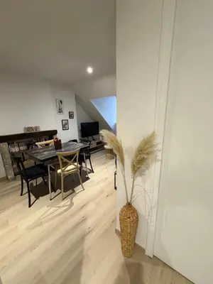 Coin salon dans l'établissement La Villa Louana 4 Appartement neuf et moderne tout confort