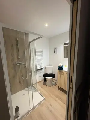 Salle de bains dans l'établissement Le studio louana Appartement neuf et discret tout confort
