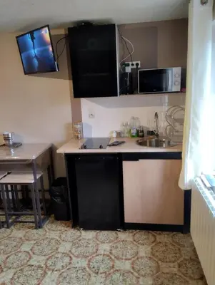 Cuisine ou kitchenette dans l'établissement Charmant studio à Aubusson avec terrasse 35 m²