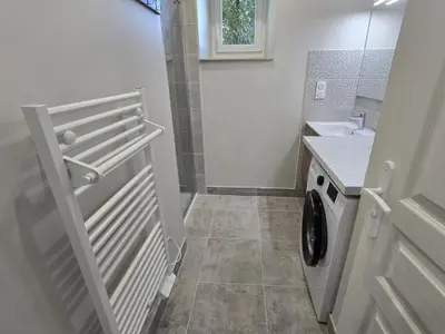Salle de bains dans l'établissement Maison à la campagne avec terrasse, animaux acceptés - FR-1-616-467
