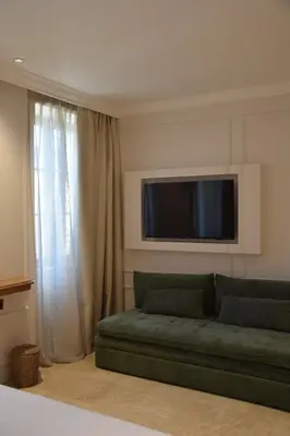 Télévision ou salle de divertissement dans l'établissement Hôtel Maison Turenne