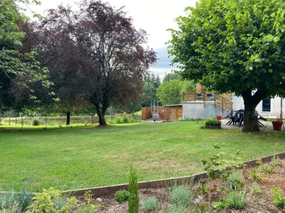 Jardin de l'établissement Domaine De Domingeal Meublé de Tourisme 3 étoiles