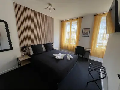 Télévision ou salle de divertissement dans l'établissement Hotel Le royal