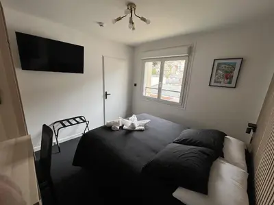 Télévision ou salle de divertissement dans l'établissement Hotel Le royal