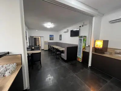Télévision ou salle de divertissement dans l'établissement Hotel Le royal