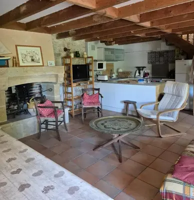 Cuisine ou kitchenette dans l'établissement La maison du bord de l'eau plage de baignade