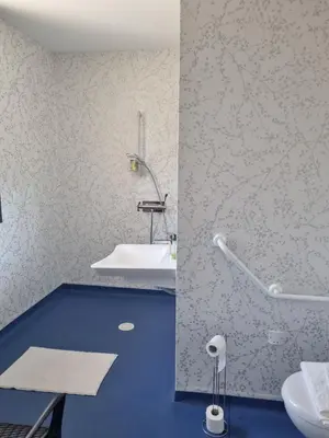 Salle de bains dans l'établissement L'Arbre à Graines