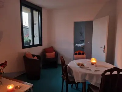 Coin salon dans l'établissement L'Arbre à Graines