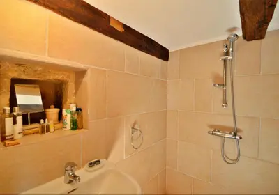 Salle de bains dans l'établissement Les Maratoux