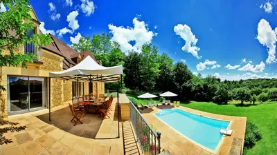 Piscine de l'établissement La périgourdine ou située à proximité