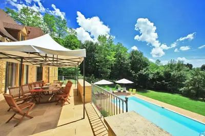 Piscine de l'établissement La périgourdine ou située à proximité