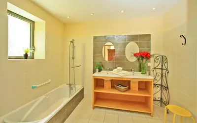 Salle de bains dans l'établissement La périgourdine