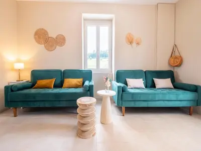 Coin salon dans l'établissement Charming House in Hautefort with Pool & Nature