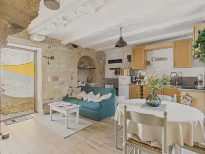 Cuisine ou kitchenette dans l'établissement Escapade à 2 sur Auriac avec jardin cosy