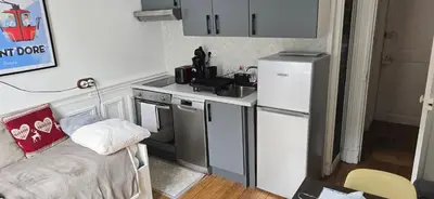 Cuisine ou kitchenette dans l'établissement La Belle Époque Studio