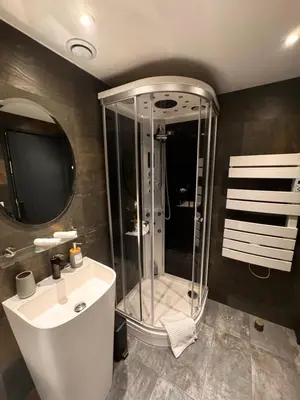 Salle de bains dans l'établissement Aux 2 Lièvres