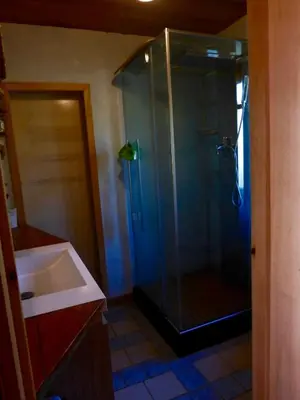 Salle de bains dans l'établissement Studio de pleine nature idéal pour se ressourcer en solo