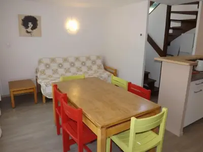 Cuisine ou kitchenette dans l'établissement Gite 8 Vacances en Auvergne Gîte au Puy Mary avec Activités de Plein Air