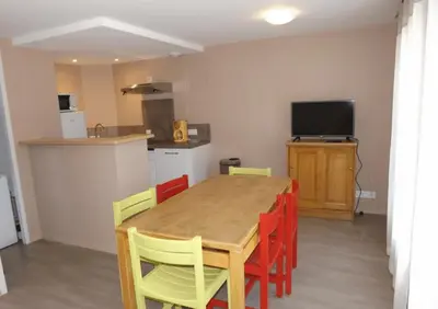Cuisine ou kitchenette dans l'établissement Gite 9 Gîte Puy Mary Séjour Relaxant au Cœur du Parc Naturel Régional