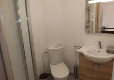 Salle de bains dans l'établissement Gite 15 Gîte 4-6 Personnes Puy Mary Idéal pour Randonnées et VTT