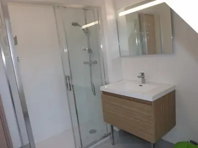 Salle de bains dans l'établissement Gite 1 Gîte 7-9 Pers Puy Mary - Confort & Nature en Auvergne
