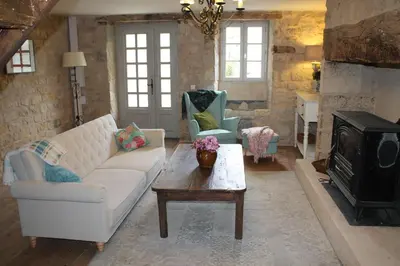 Télévision ou salle de divertissement dans l'établissement A Charming Countryside Retreat Le Mas No 14
