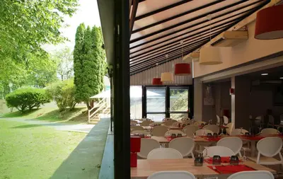 Jardin de l'établissement VVF Collonges-la-Rouge
