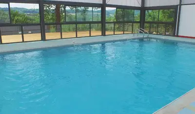 Piscine de l'établissement VVF Collonges-la-Rouge ou située à proximité