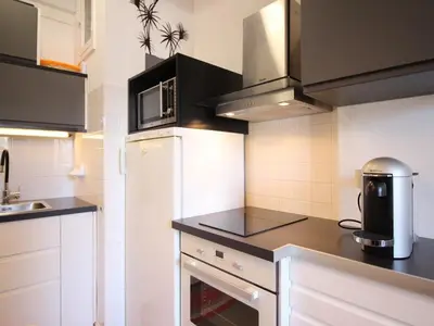 Cuisine ou kitchenette dans l'établissement Appartement T2 centre La Bourboule, 4 pers, Wifi - FR-1-608-285