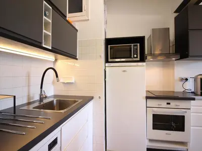 Cuisine ou kitchenette dans l'établissement Appartement T2 centre La Bourboule, 4 pers, Wifi - FR-1-608-285