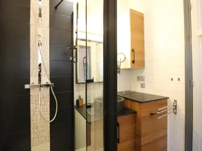 Salle de bains dans l'établissement Appartement T2 centre La Bourboule, 4 pers, Wifi - FR-1-608-285