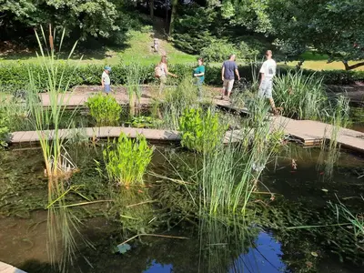 Jardin de l'établissement La Bourboule - Étoile des neiges - Appartement refait à neuf - 2 chambres wifi - randonnée la Roche des Fées