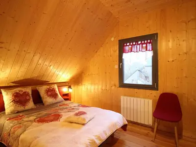 Un ou plusieurs lits dans un hébergement de l'établissement Chalet moderne au Mont-Dore, 8 pers, terrasse, proximité centre - FR-1-608-286