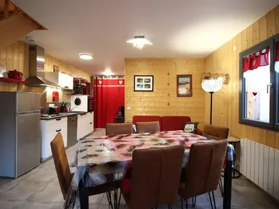 Cuisine ou kitchenette dans l'établissement Chalet moderne au Mont-Dore, 8 pers, terrasse, proximité centre - FR-1-608-286