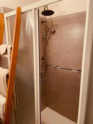 Salle de bains dans l'établissement Grange authentique en Quercy