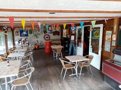 Restaurant ou autre lieu de restauration dans l'établissement Camping La Perle