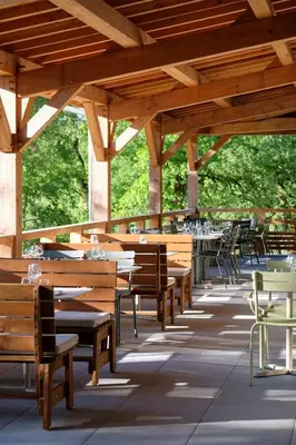 Restaurant ou autre lieu de restauration dans l'établissement Hob La Truffière
