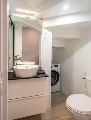 Salle de bains dans l'établissement Studio centre ville La Bourboule