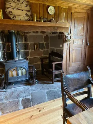 Coin salon dans l'établissement La ferme du Liaumiers
