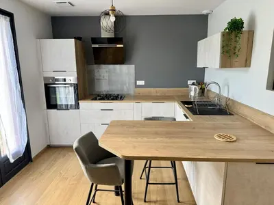 Cuisine ou kitchenette dans l'établissement Maison de plain pied 3 chambres