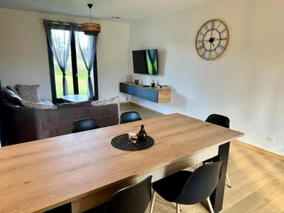 Télévision ou salle de divertissement dans l'établissement Maison de plain pied 3 chambres