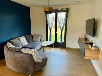 Télévision ou salle de divertissement dans l'établissement Maison de plain pied 3 chambres