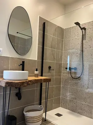 Salle de bains dans l'établissement Le Charme du Perigord - chambre & table d'hotes