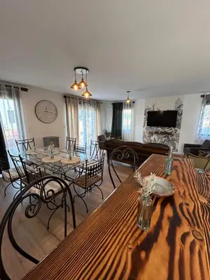 Télévision ou salle de divertissement dans l'établissement Superbe pavillon 4 chambres - parking privé - Grande Terrasse au calme - limoges